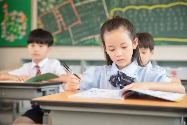 J9九游会 九游会J9中小学迎来消息2023年或“全部调整”？家长开心老师忧心忡忡(图2)