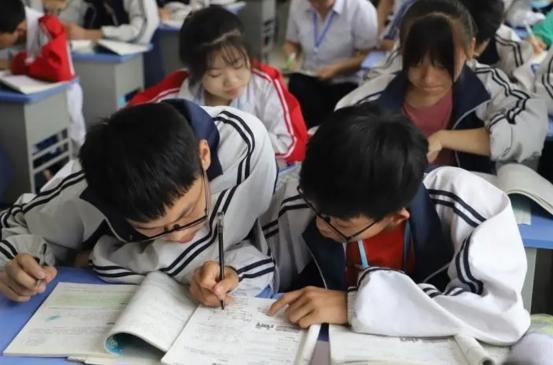 J9九游会 九游会J9中小学迎来消息2023年或“全部调整”？家长开心老师忧心忡忡(图5)
