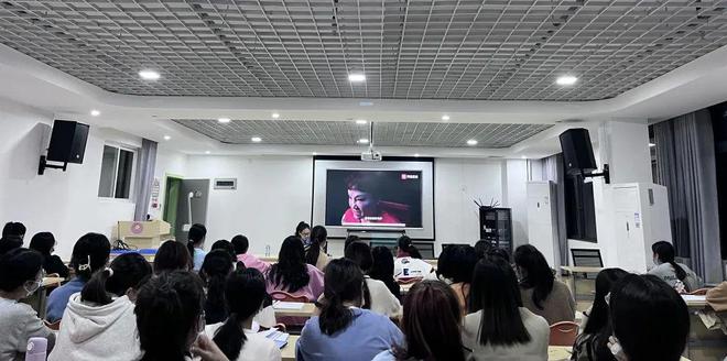 家庭教育宣传周 以爱润家 依法而行J9九游会 九游会J9(图2)