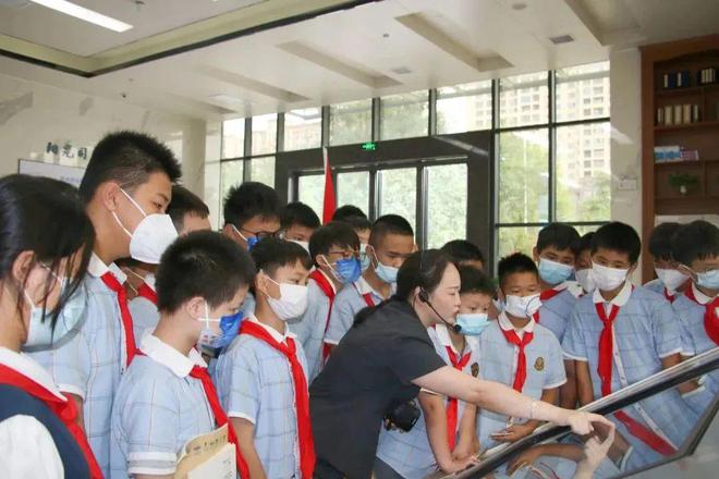“童筑法治梦 健康向未来”——崇左中院开展庆儿童节主题法治宣
