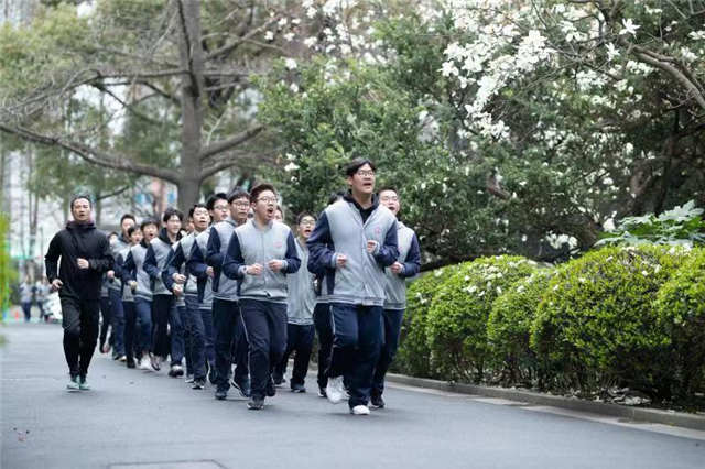 九游会J9 J9九游会早晨先上“体育课”再上文化课？上海多所中小学已实施多年(图2)
