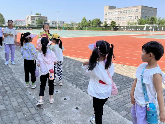 J9九游会 九游会J9倾听幼儿走进大河路中心小学