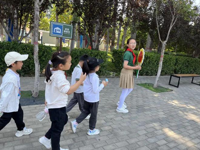J9九游会 九游会J9倾听幼儿走进大河路中心小学(图2)