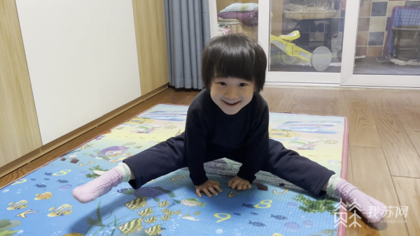 J9九游会 九游会J9江苏多地中小学开启线上教学 “空中课堂”也精彩(图2)