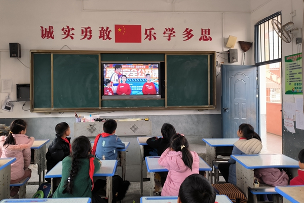 贛九游会J9 J9九游会州市龙南消防救援大队组织全市中小学生师生观看2023年春季全国中小学消防安全公开课直播活动(图2)