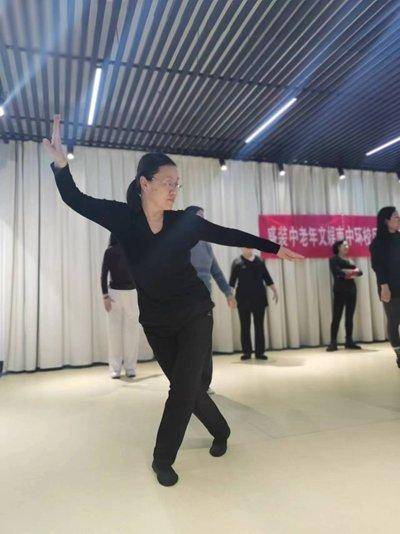 转型中的幼儿园：楼上改成“老年活动中心”“新老人”成目标群体
