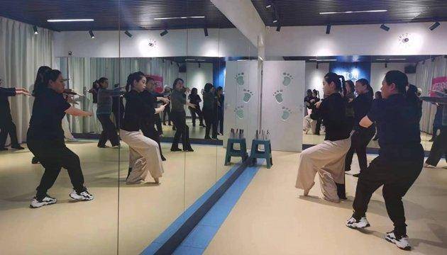 转型中的幼儿园：楼上改成“老年活动中心”“新老人”成目标群体J9九游会 九游会J9(图2)