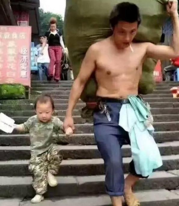 6张“父爱图”火了每个细节都催人泪下：永远不要九游会J9 J9九游会怀疑父亲的爱(图5)