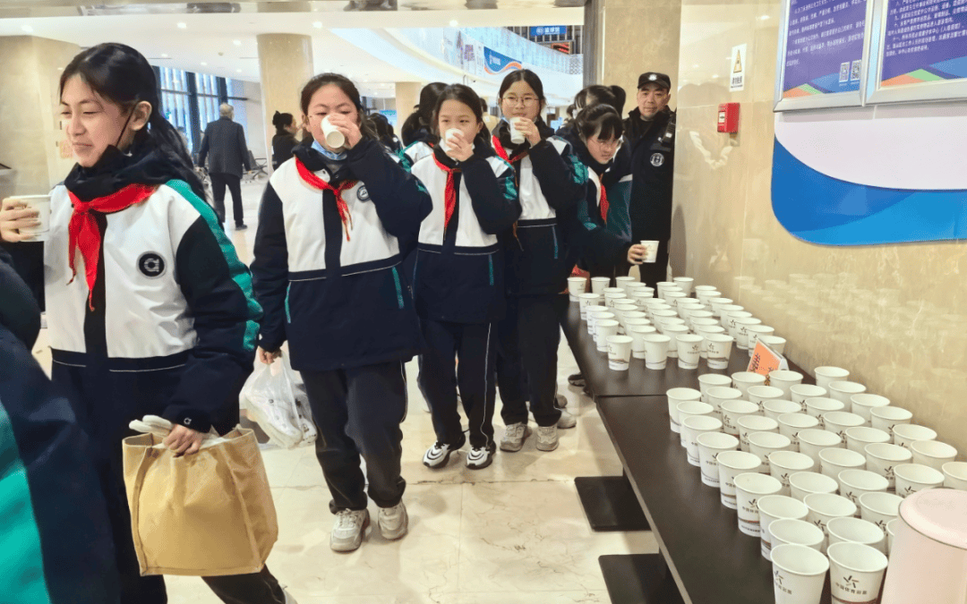 扬州开展青少年防溺水安全技能普及J9九游会 九游会J9教育活动(图8)