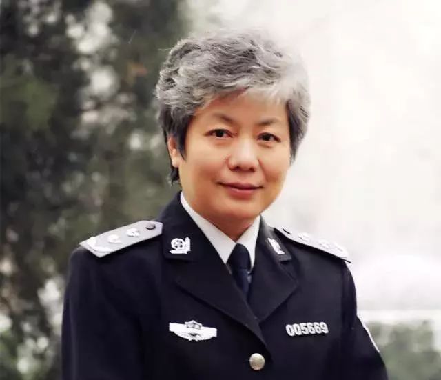 育儿界的传奇人物—李玫瑾教授九游会J9 J9九游会