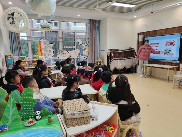 J9九游会 九游会J9合肥市双岗幼儿园逍然居分园开展全国中小学生安全教育日系列活动(图2)