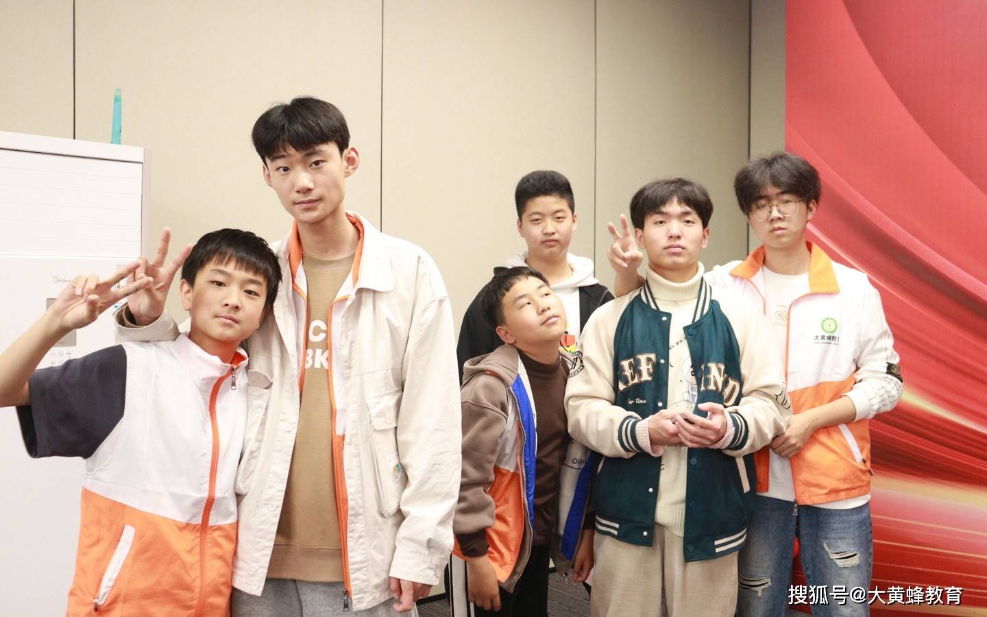 九游会J9 J9九游会孩子早恋怎样教育？专家老师教你解决方法(图2)