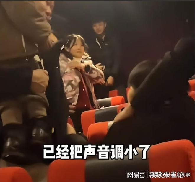 J9九游会 九游会J9女子餐馆呵斥尖叫男孩被家长怒扇耳光挨打女子：已给小孩道歉(图22)