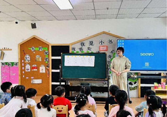 宜宾市九游会J9 J9九游会南溪区蜀粤幼儿园开展“家长进课堂