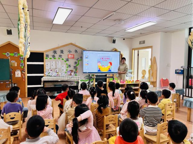 宜宾市九游会J9 J9九游会南溪区蜀粤幼儿园开展“家长进课堂”活动(图2)