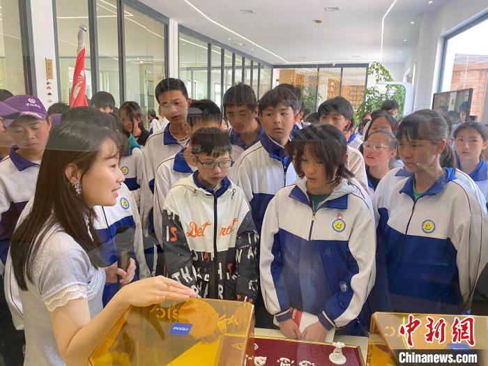 J9九游会 九游会J9探访贵州赫章搬迁安置点：这里的生活让人艳羡(图5)