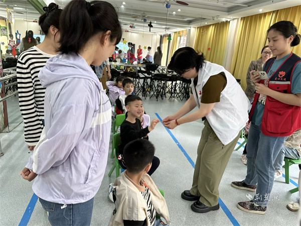 亲子携手学急救 安全教育呵护儿童茁壮成长九游会J9 J9九游
